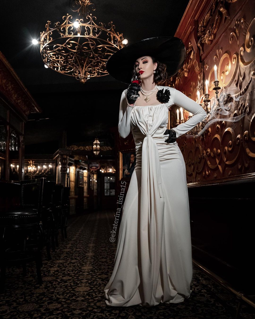 Name:  cosplaydeladydimitrescu.jpeg
Views: 1441
Size:  210.3 KB