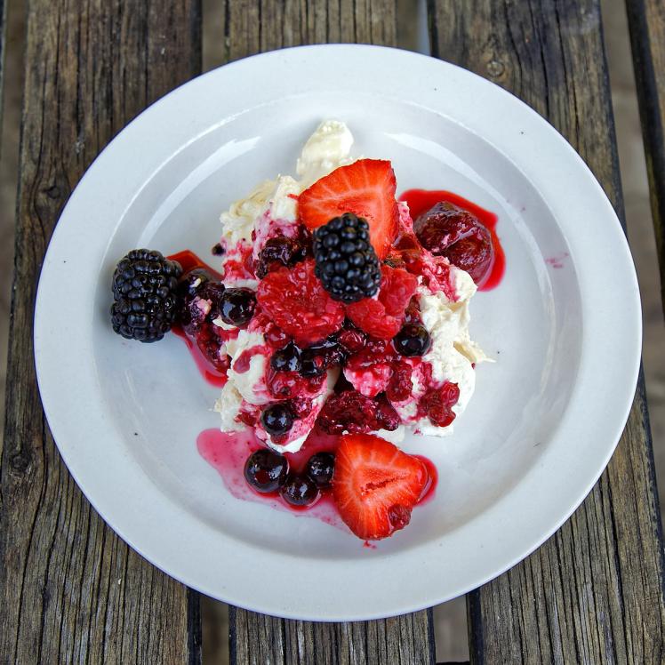 Name:  Eton_mess_at_Black_Horse_Inn,_Nuthurst_West_Sussex_England_2_slightly_different_focus_point.jpg
Views: 57
Size:  92.1 KB