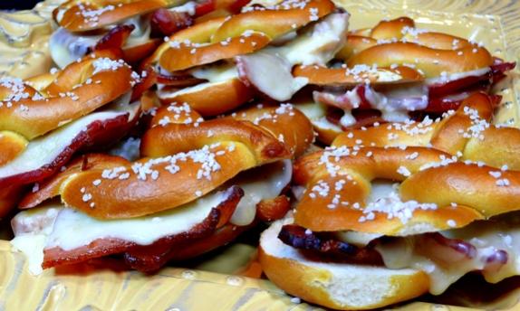 Name:  Bacon-Pretzel-Grilled-Cheese-2.jpg
Views: 125
Size:  42.8 KB