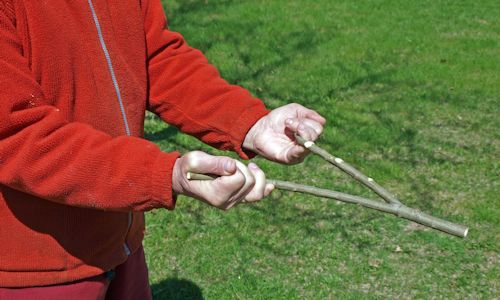 Name:  divining_rods_used_detect_more_water_1_635055472048364207_0.jpeg
Views: 23
Size:  33.5 KB