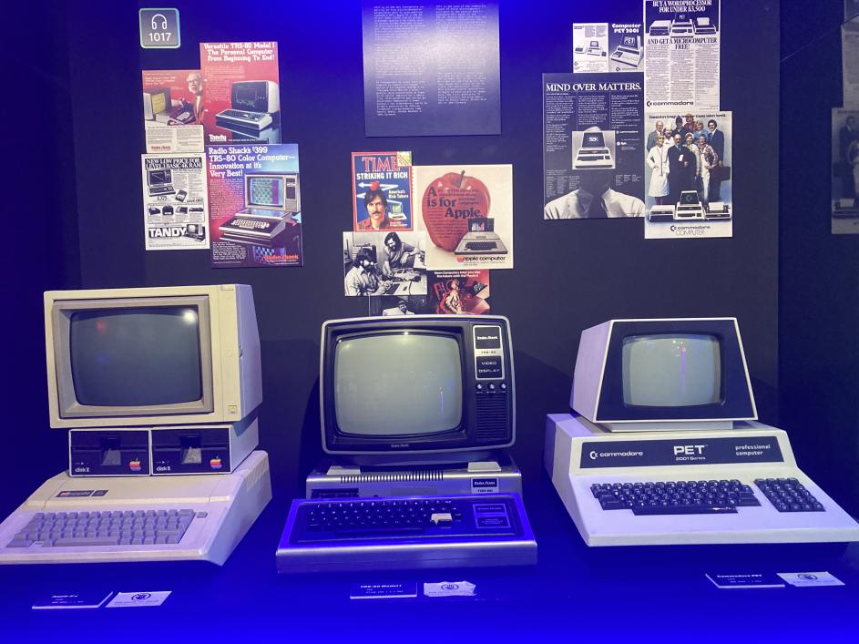 Name:  primeros_ordenadores_apple.jpg
Views: 288
Size:  92.8 KB