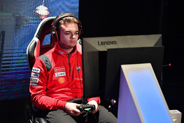 Nom : MotoGP-esport.jpg
Affichages : 63
Taille : 182,9 Ko